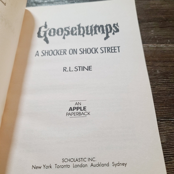 Vintage 90s 1995 Goosebumps #35 A Shocker on Shock Street R.L. Stine Scholastic - Picture 6 of 7
